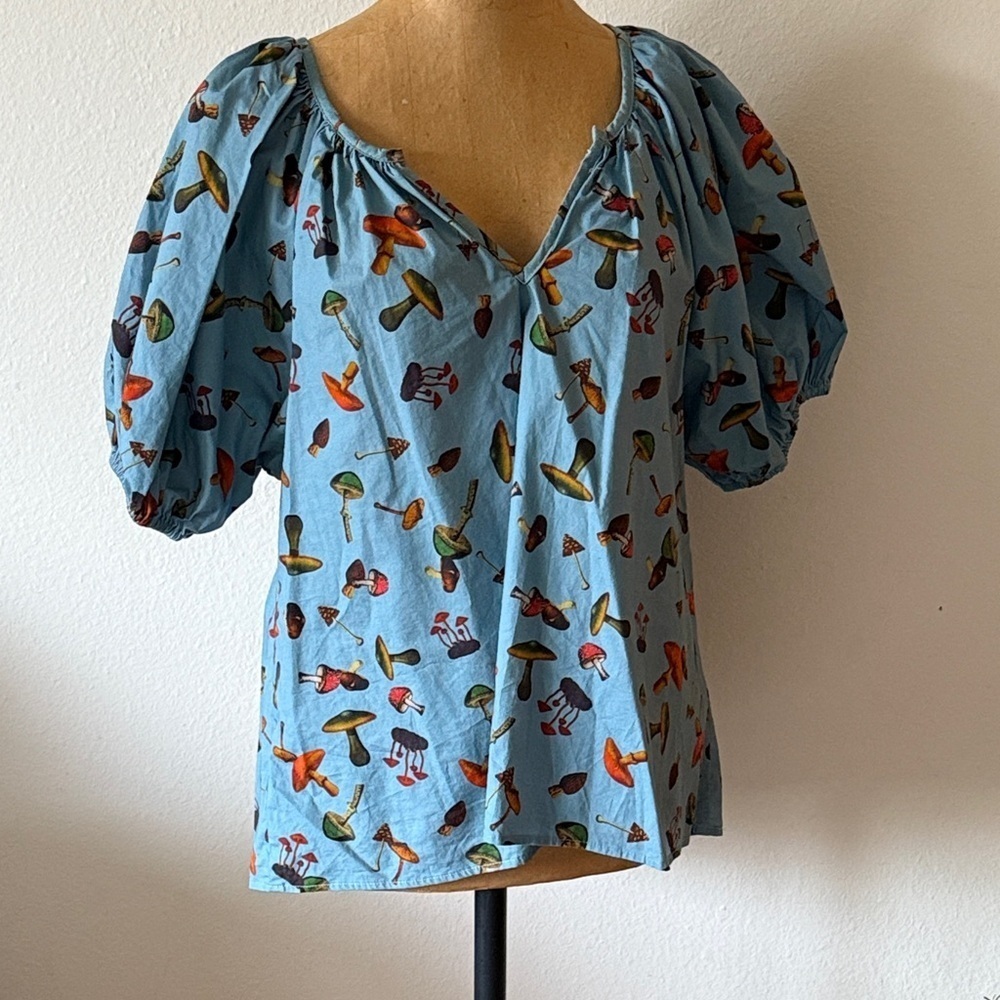 Never A Wallflower sz S Blue Mushroom Print Women's Top great condition - Picture 2 of 9